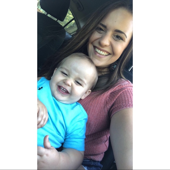 Meet your Posher, Nicole - Picture 5 of 5